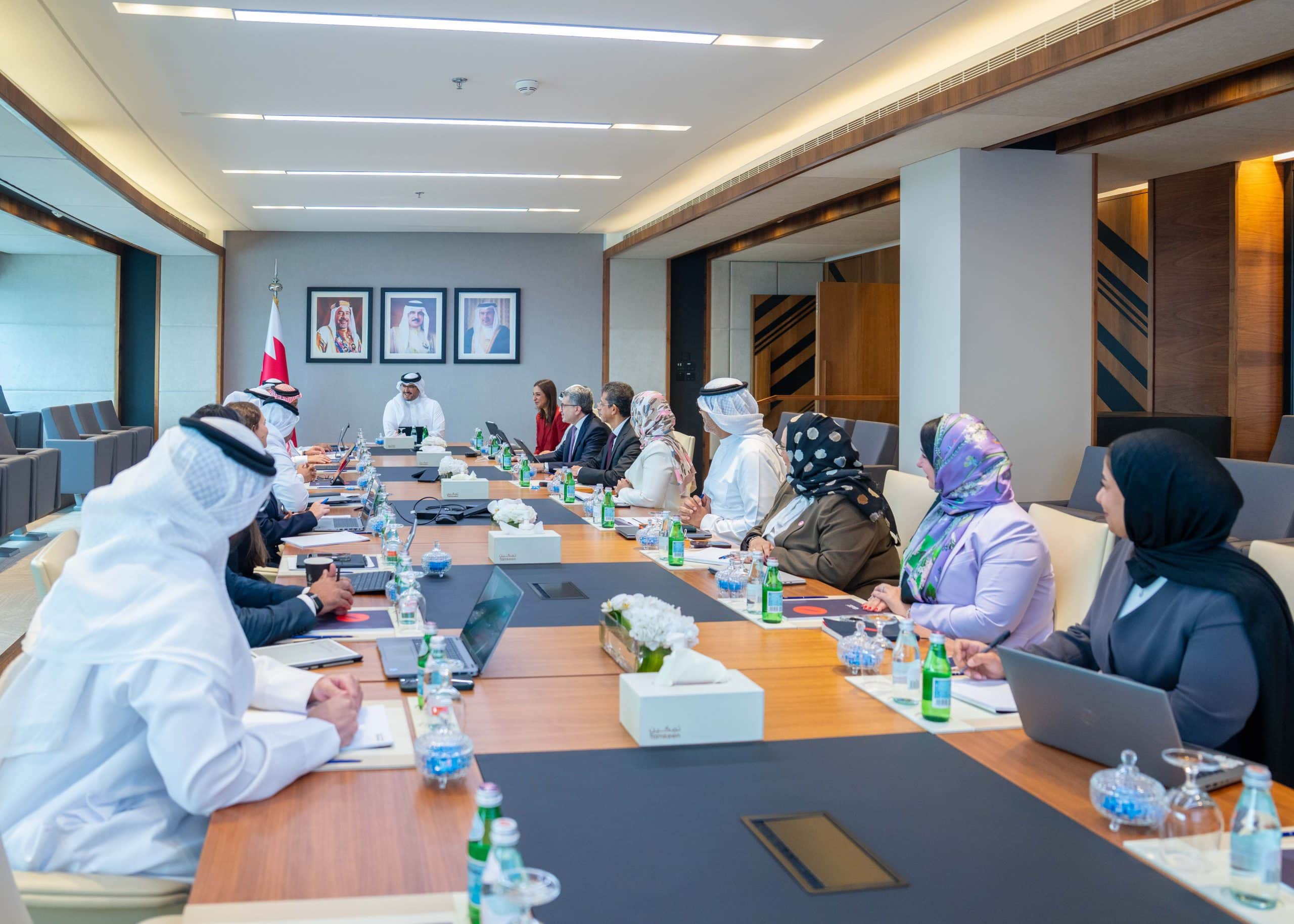 لدى ترؤس سموه اجتماع مجلس إدارة تمكين.. سمو الشيخ عيسى بن سلمان بن حمد يوجّه بتطوير إستراتيجية عمل الصندوق للخمس سنوات القادمة بما يسهم في تطوير الكوادر الوطنية ليكونوا الخيار الأول والأفضل في سوق العمل